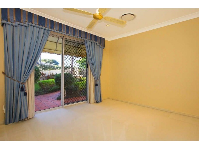 9 McCleary St, Bundall QLD 4217