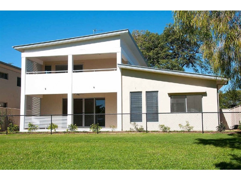 8  Echlin St, Labrador QLD 4215