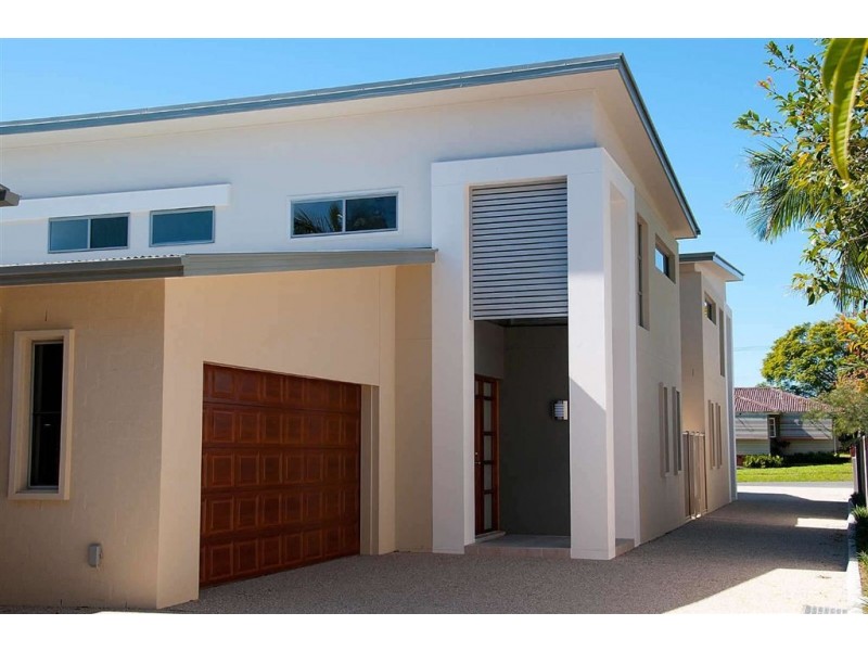 8  Echlin St, Labrador QLD 4215