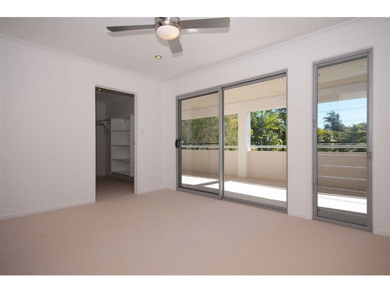 8  Echlin St, Labrador QLD 4215