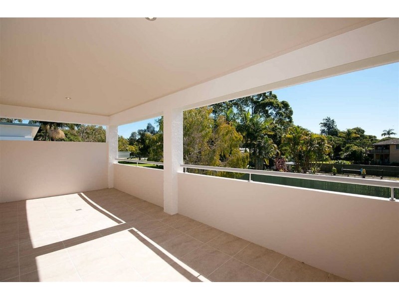 8  Echlin St, Labrador QLD 4215