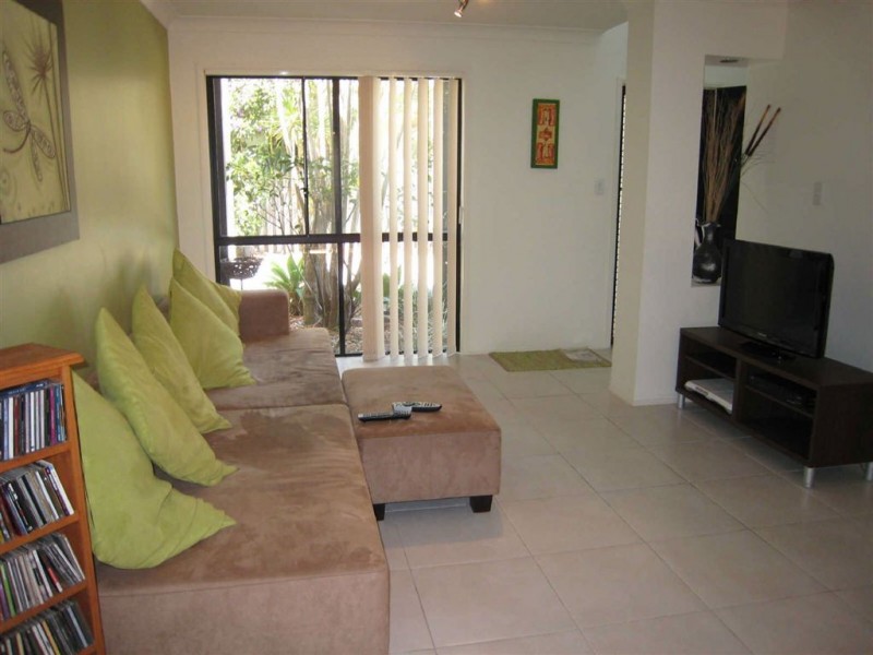 2/63 Muir St, Labrador QLD 4215