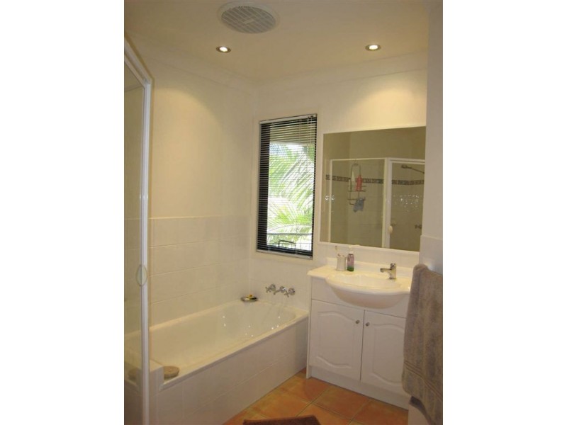 2/63 Muir St, Labrador QLD 4215