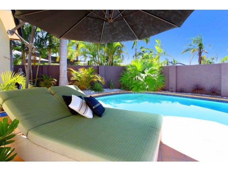 14 Glenbrook Avenue, Benowa QLD 4217