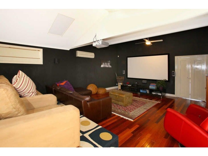 14 Glenbrook Avenue, Benowa QLD 4217