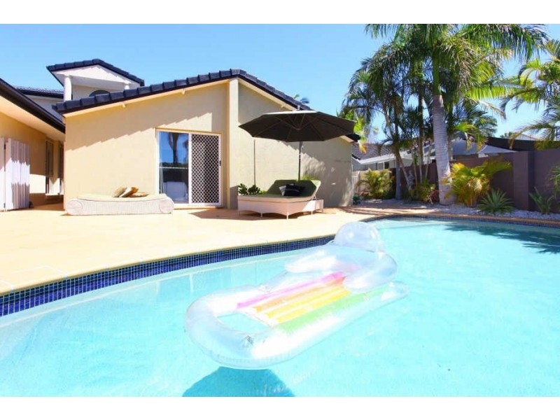 14 Glenbrook Avenue, Benowa QLD 4217