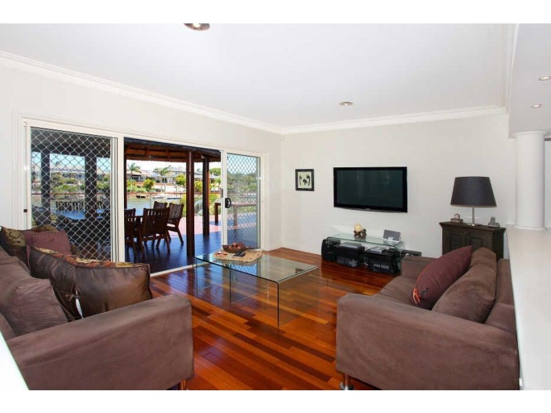 14 Glenbrook Avenue, Benowa QLD 4217