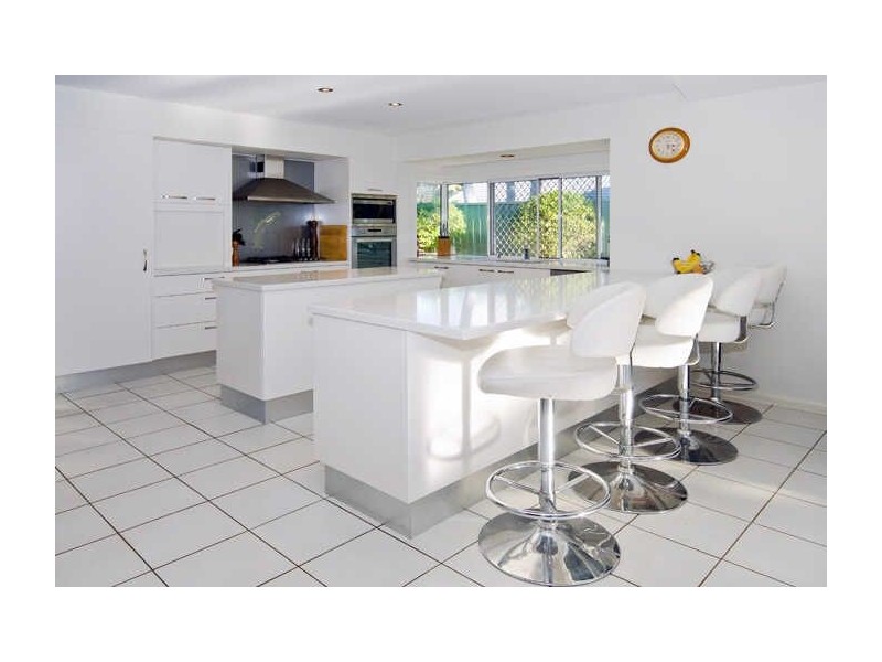 7  Roderick Court, Benowa Waters QLD 4217