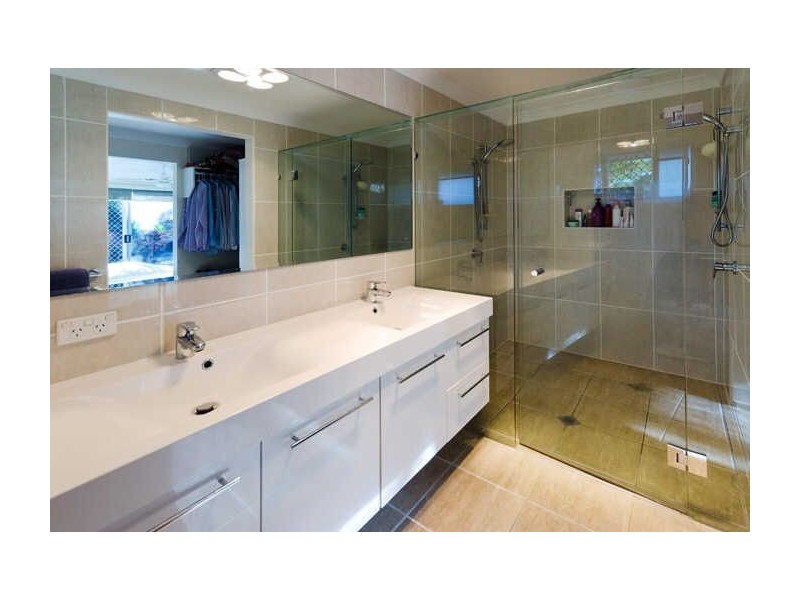 7  Roderick Court, Benowa Waters QLD 4217