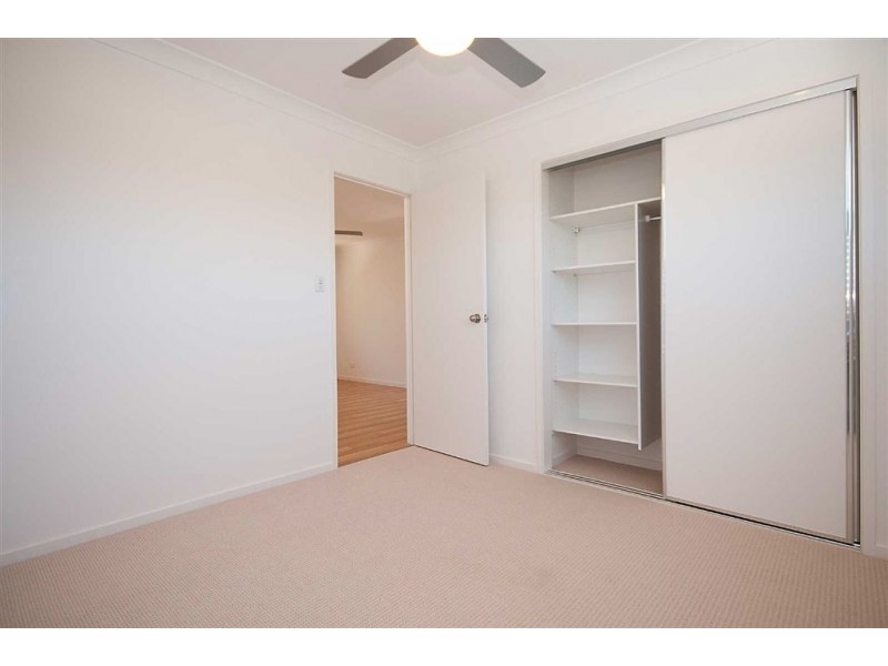 1/8 Echlin St, Labrador QLD 4215