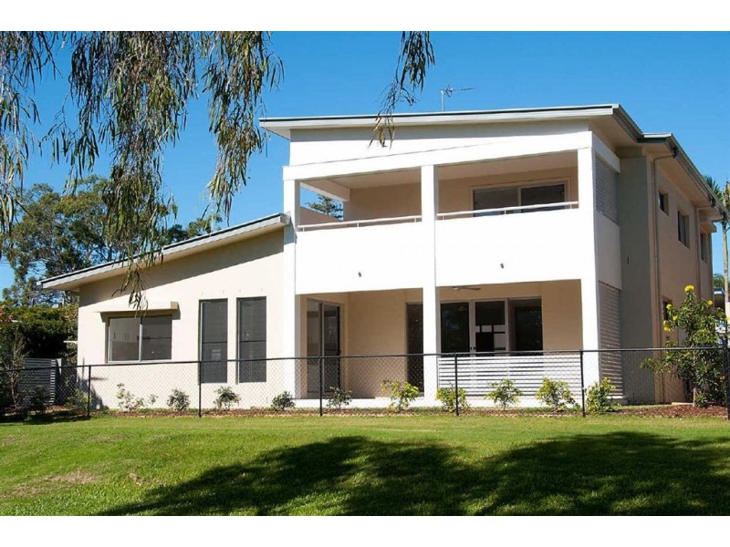 1/8 Echlin St, Labrador QLD 4215