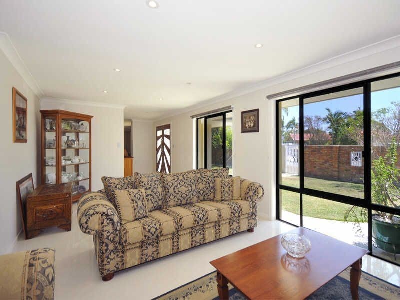 12 Cocos Crescent, Broadbeach Waters QLD 4218