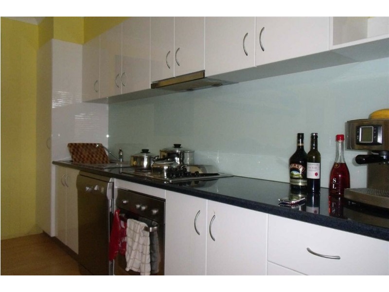 8/22 Duet Drive, Mermaid Waters QLD 4218