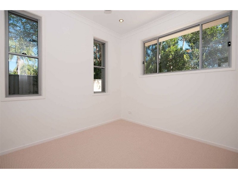 2/8 Echlin St, Labrador QLD 4215
