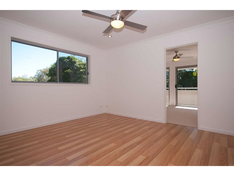 2/8 Echlin St, Labrador QLD 4215