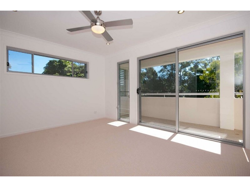 2/8 Echlin St, Labrador QLD 4215
