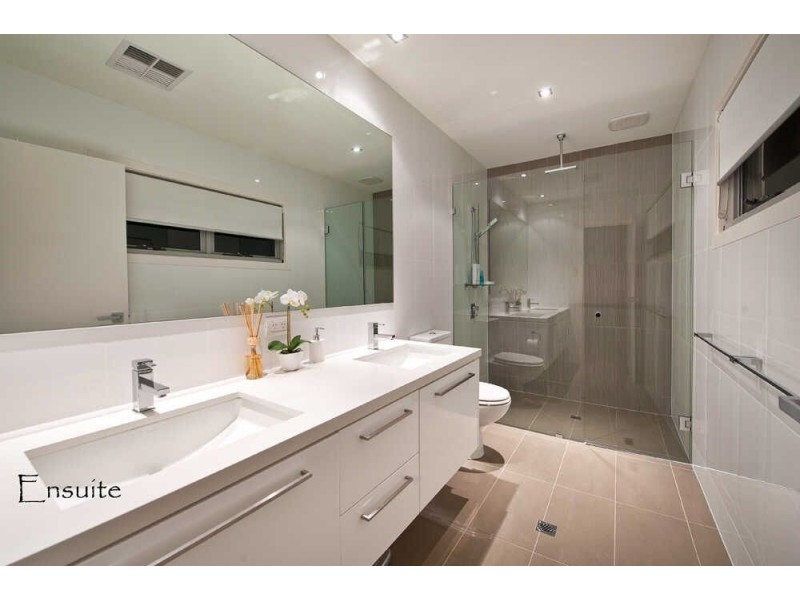 97  Witt Ave, Carrara QLD 4211