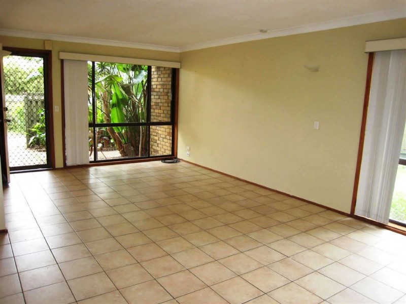 1/3  Cotinga Crescent, Burleigh Waters QLD 4220