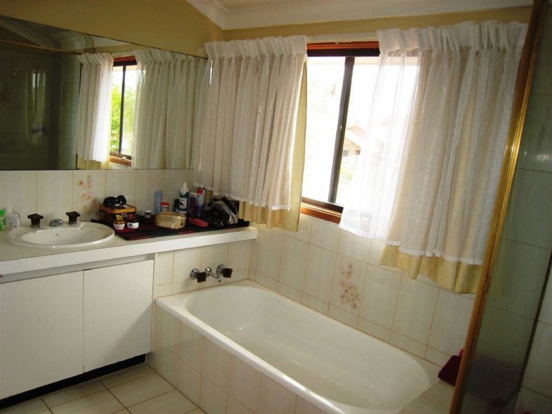 1/3  Cotinga Crescent, Burleigh Waters QLD 4220