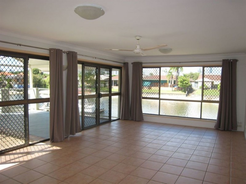 105 Bundall Rd, Surfers Paradise QLD 4217