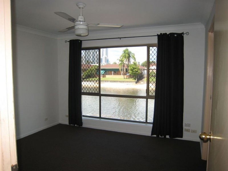 105 Bundall Rd, Surfers Paradise QLD 4217