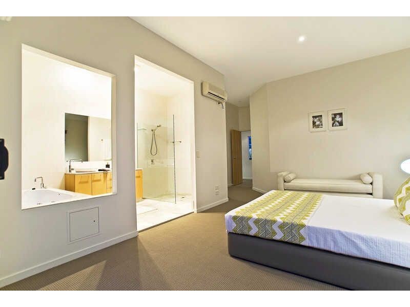 58  TE Peters Dr, Broadbeach Waters QLD 4218