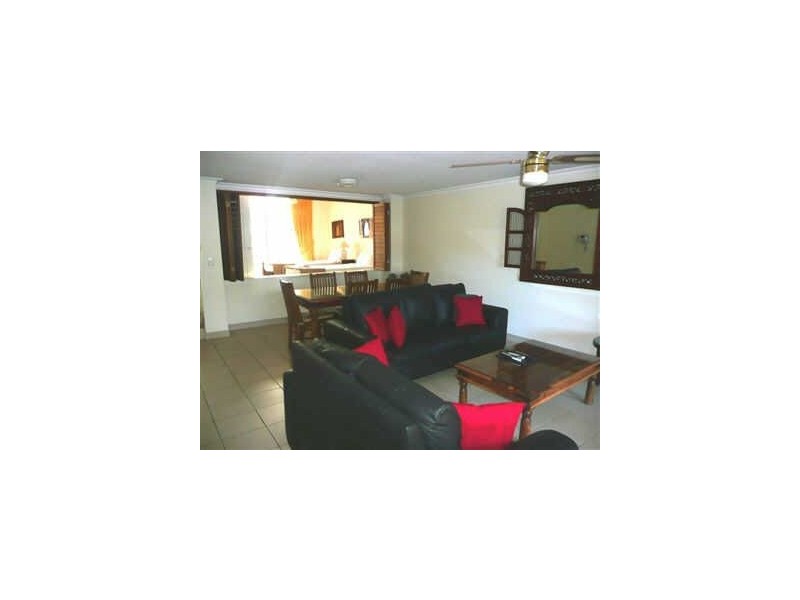 3/4 Northcliffe Tce”Villa De La Mer”, Surfers Paradise QLD 4217