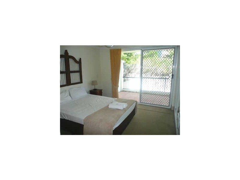3/4 Northcliffe Tce”Villa De La Mer”, Surfers Paradise QLD 4217