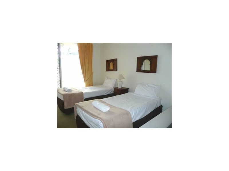 3/4 Northcliffe Tce”Villa De La Mer”, Surfers Paradise QLD 4217