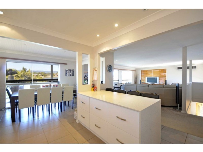30 Bombala Street, Broadbeach Waters QLD 4218