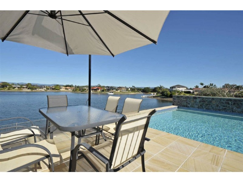 30 Bombala Street, Broadbeach Waters QLD 4218