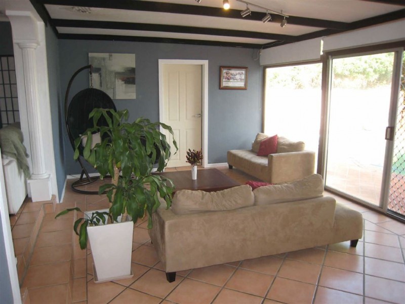 172 Monaco Street, Broadbeach Waters QLD 4218