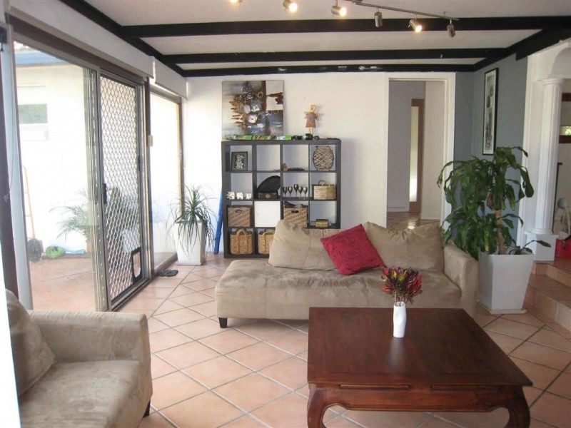 172 Monaco Street, Broadbeach Waters QLD 4218