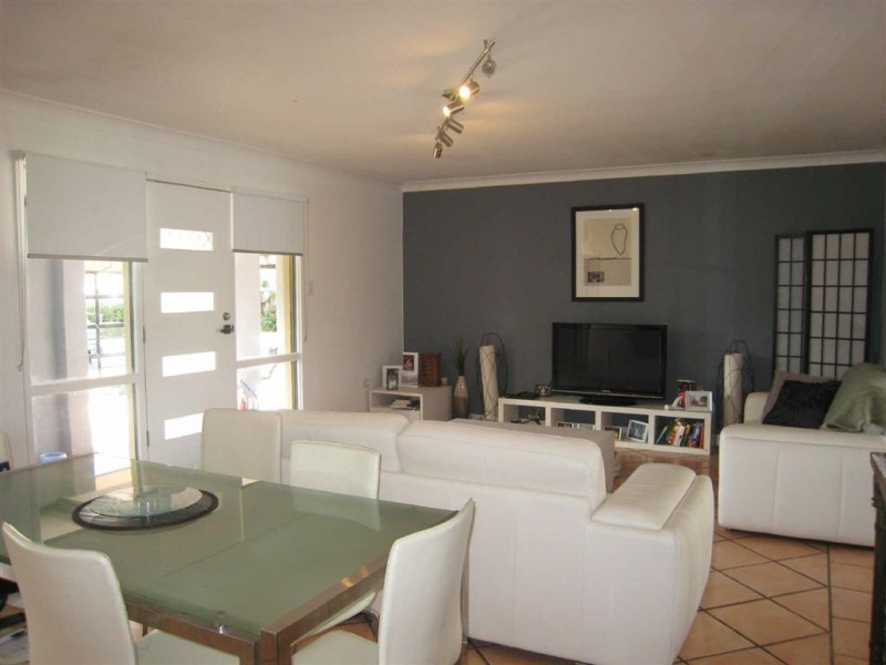 172 Monaco Street, Broadbeach Waters QLD 4218