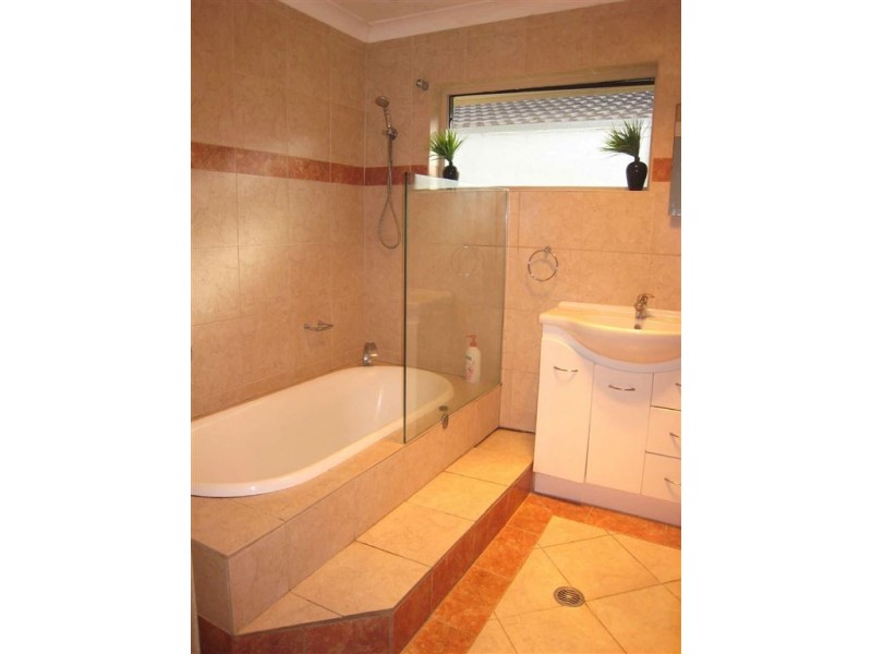 172 Monaco Street, Broadbeach Waters QLD 4218
