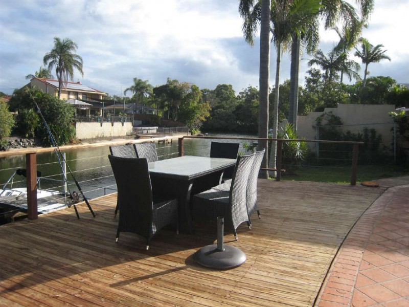 172 Monaco Street, Broadbeach Waters QLD 4218