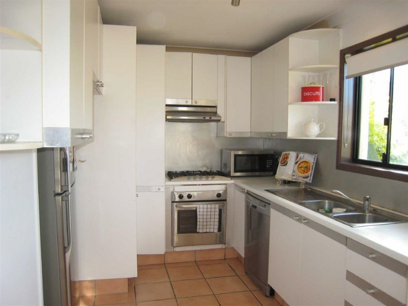 172 Monaco Street, Broadbeach Waters QLD 4218