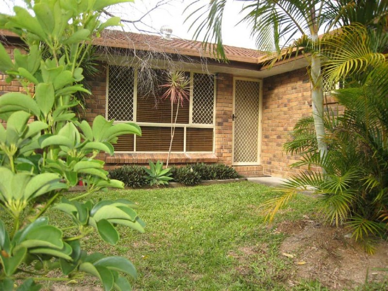 2/77 Usher Avenue, Labrador QLD 4215