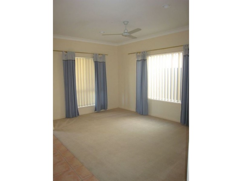 25 Ranier Crescent, Varsity Lakes QLD 4227