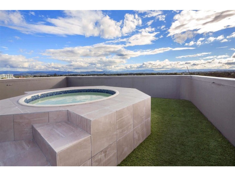 24/22 Armrick Avenue, Broadbeach QLD 4218