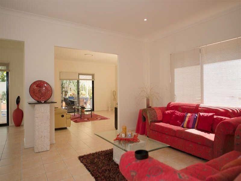 77 Edinburgh Road, Benowa QLD 4217