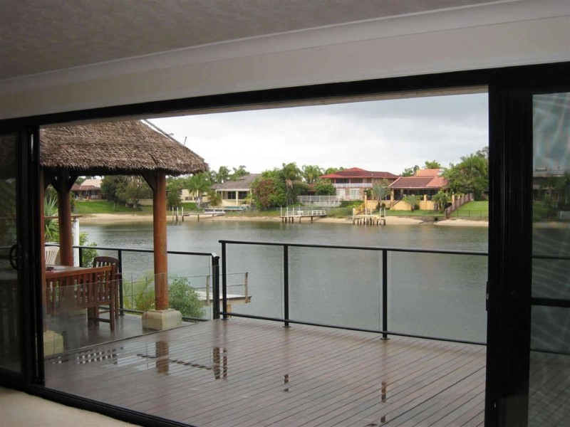 18  Delungra Street, Broadbeach Waters QLD 4218