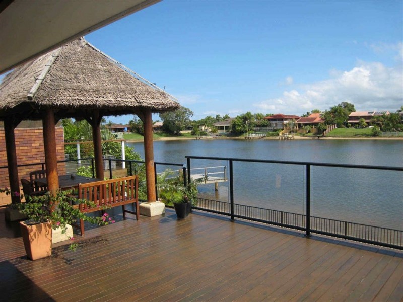 18  Delungra Street, Broadbeach Waters QLD 4218