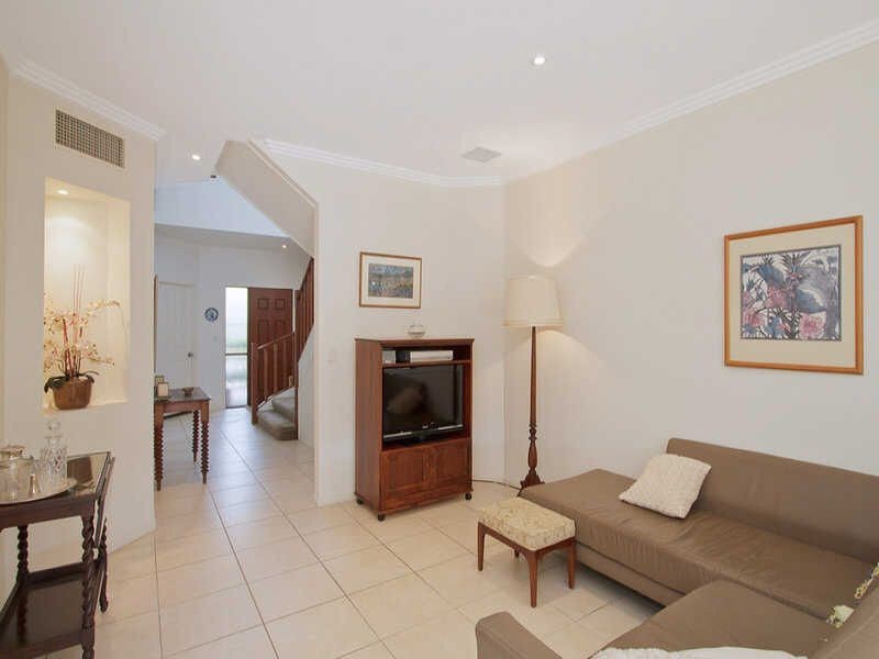 2/61 Bamboo Street, Bundall QLD 4217