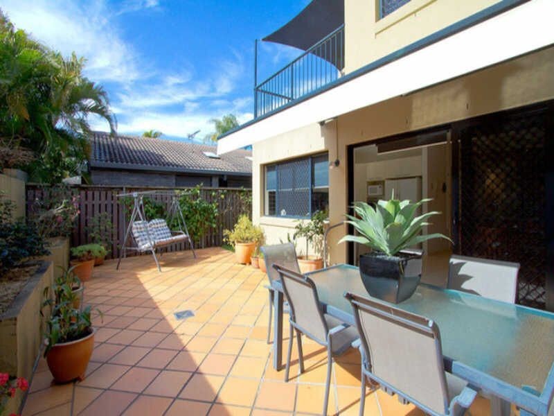 2/61 Bamboo Street, Bundall QLD 4217