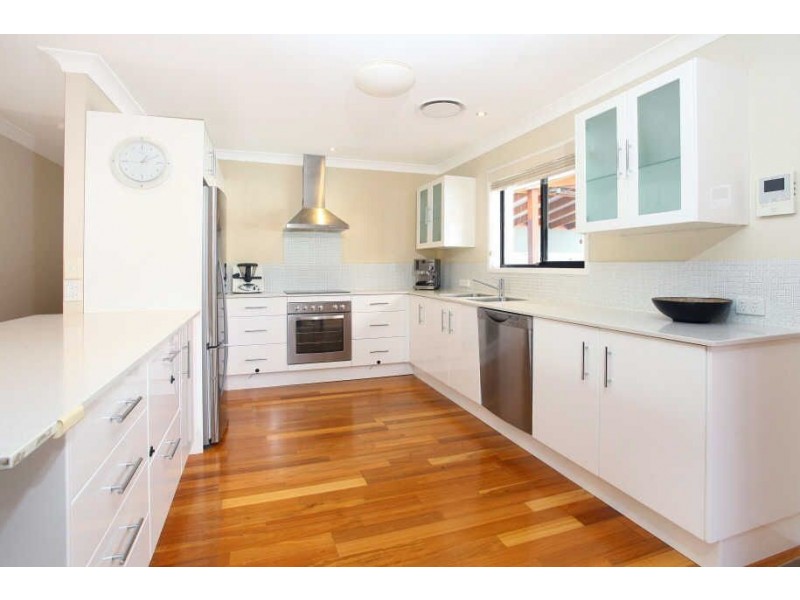 3 Maralinga Avenue, Mermaid Waters QLD 4218