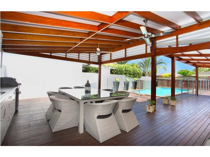 3 Maralinga Avenue, Mermaid Waters QLD 4218