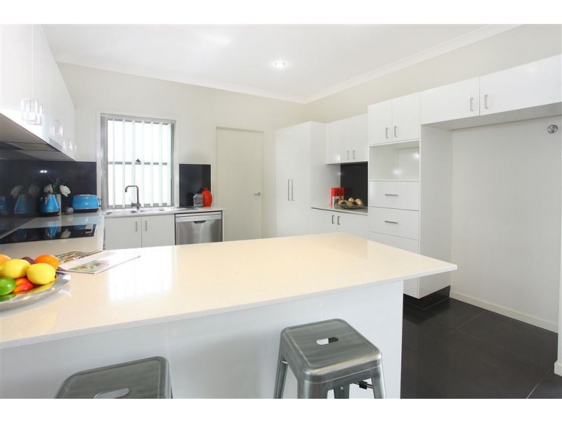 47 Sickle Avenue, Hope Island QLD 4212