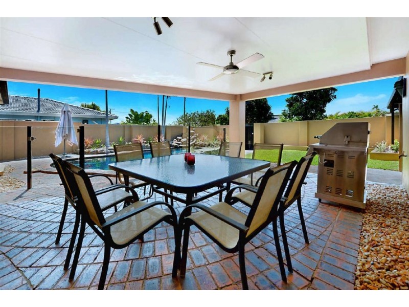 4 Sophie Avenue, Broadbeach Waters QLD 4218