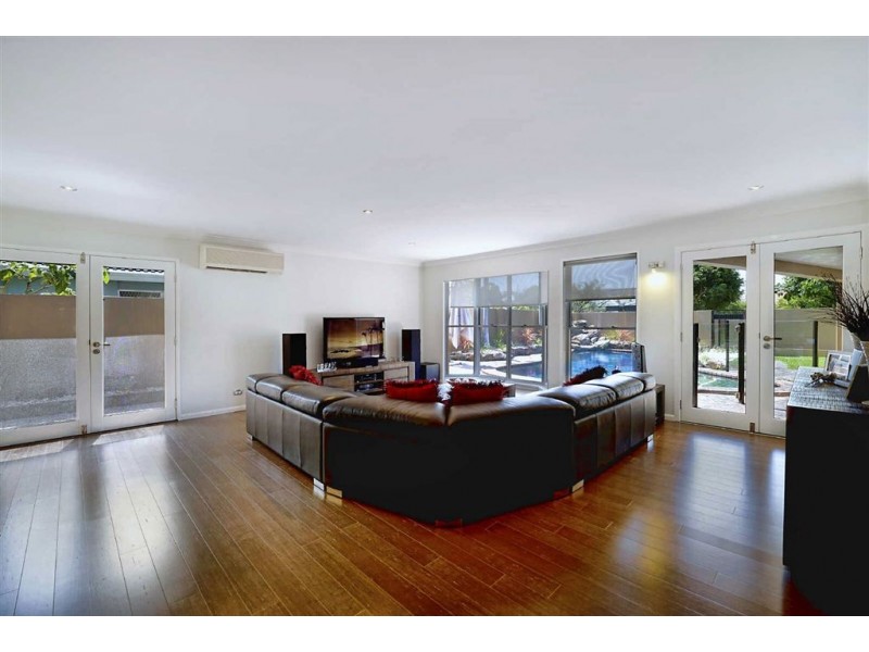 4 Sophie Avenue, Broadbeach Waters QLD 4218